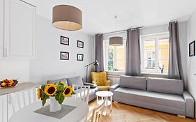 Cute Apartment In The Historic Old Town Of Warsaw